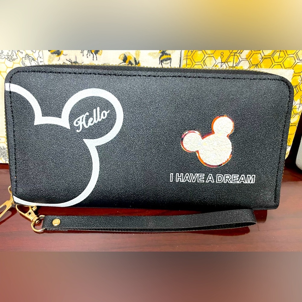 Disney Mickey Mouse Zip Around “ I HAVE A DREAM “
Wallet LIKE NEW